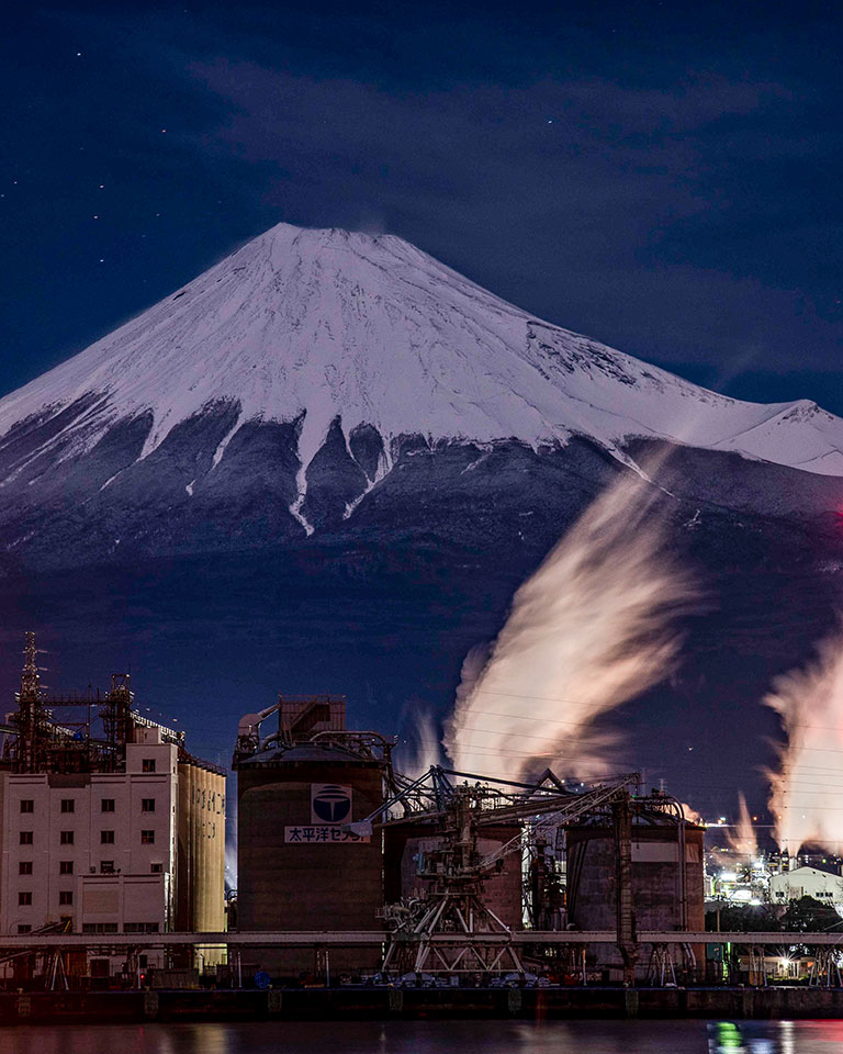 優秀賞　nobu321 さんの作品「月夜の富士山」